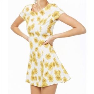 NEW W/ tags!! Forever 21 floral print mini dress.